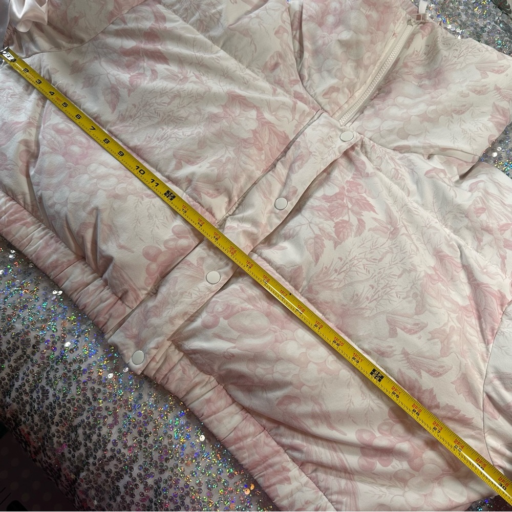 Selkie • Marshmallow Printed Cropped Puffer Coat - Picture 12 of 17